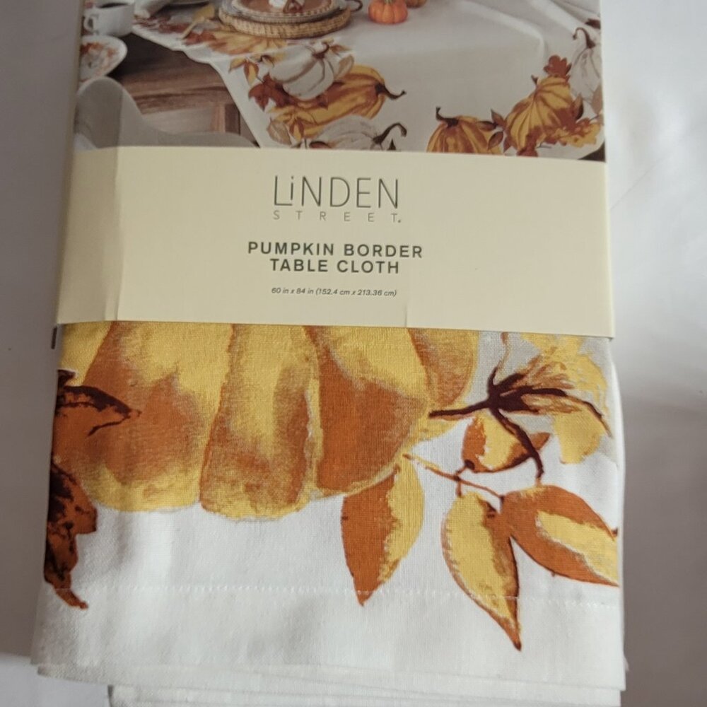Linden Street Pumpkin Border Table Cloth 60" x 84"